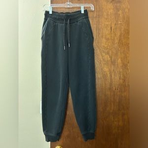 Lulu High Rise Cropped Joggers. Size 0, Black